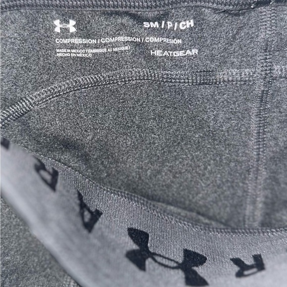 Womens Size Small Under Armour Capris. - Picture 3 of 3